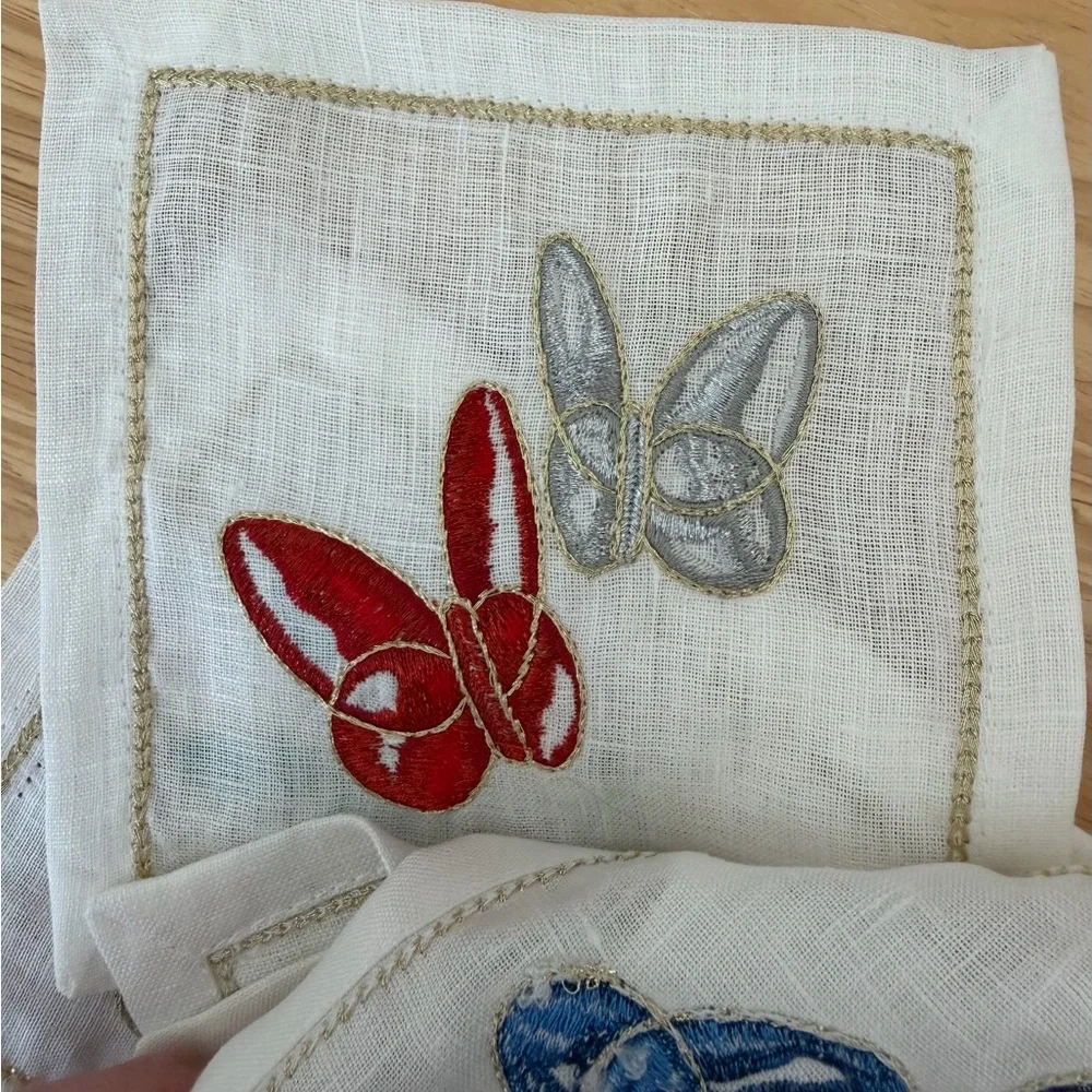 Kim Seybert White Cocktail Napkins with Multicolor Embroidered Butterflies - Picture 9 of 12
